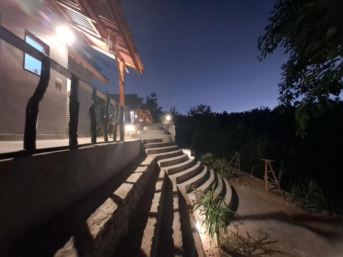 Vina Bungalow Toyapakeh Buitenkant foto