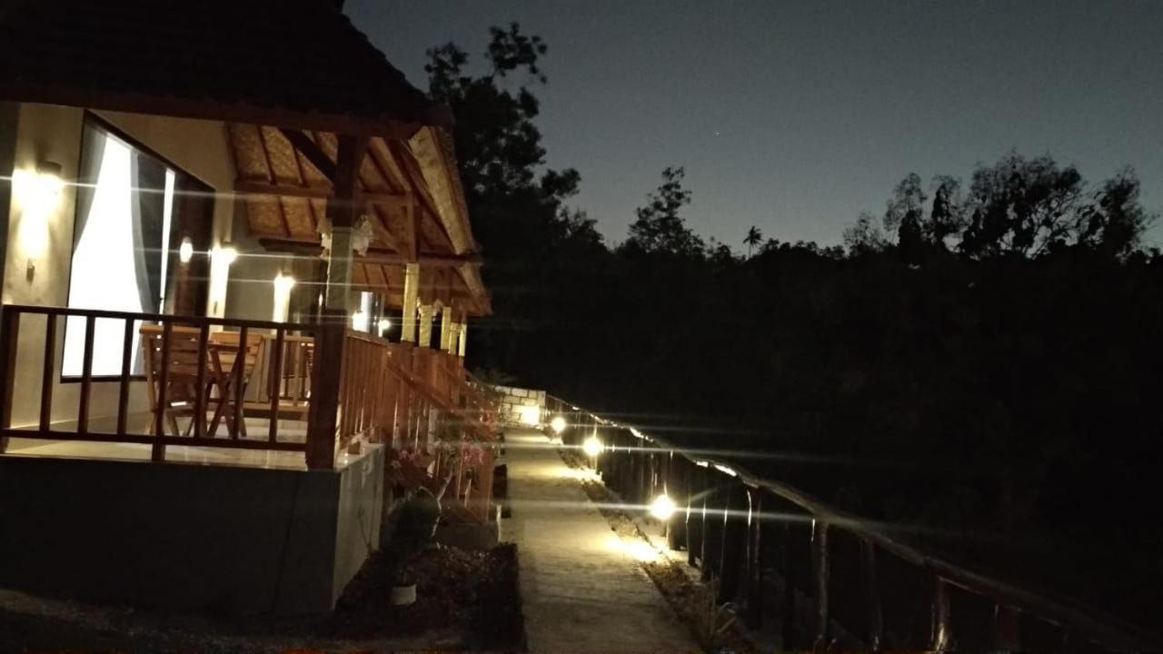Vina Bungalow Toyapakeh Buitenkant foto