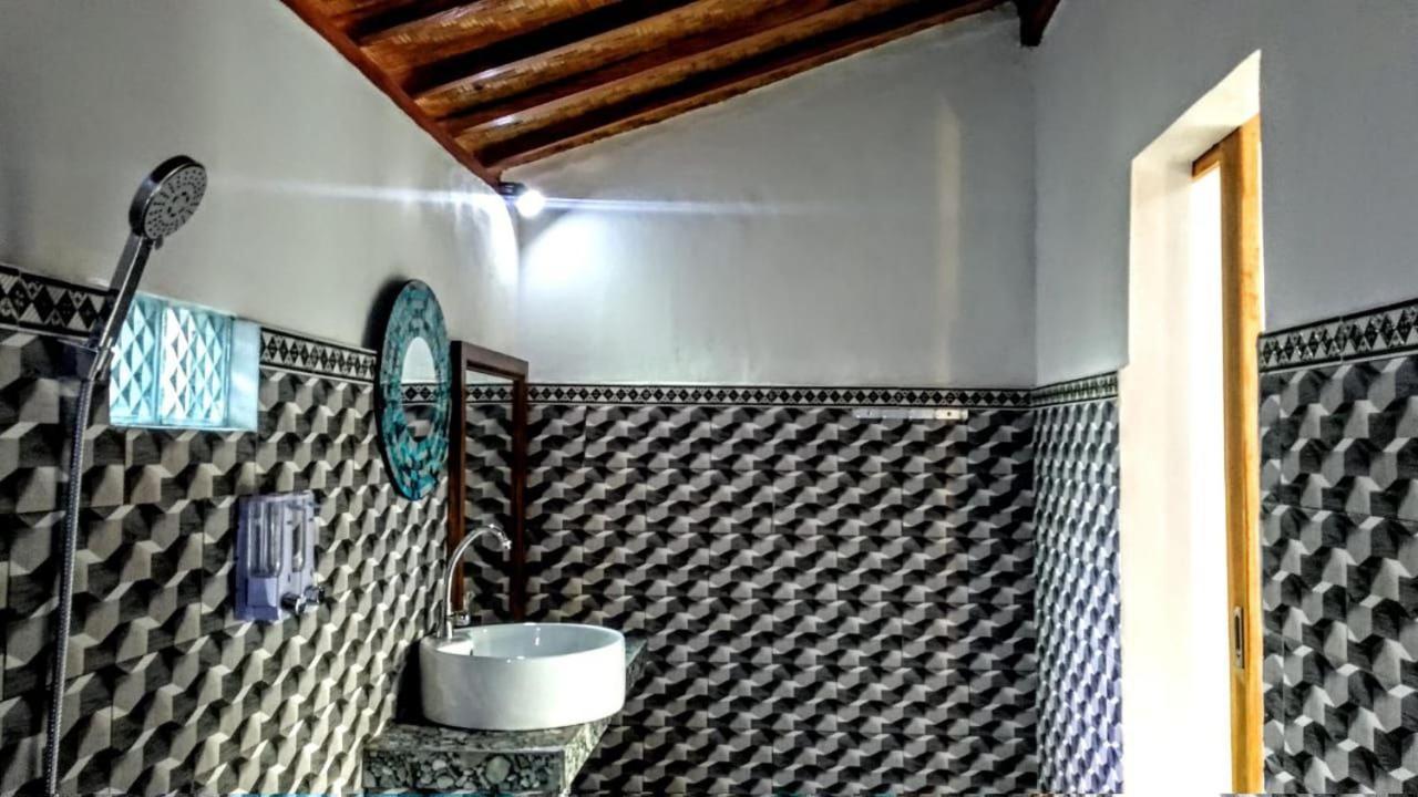 Vina Bungalow Toyapakeh Buitenkant foto